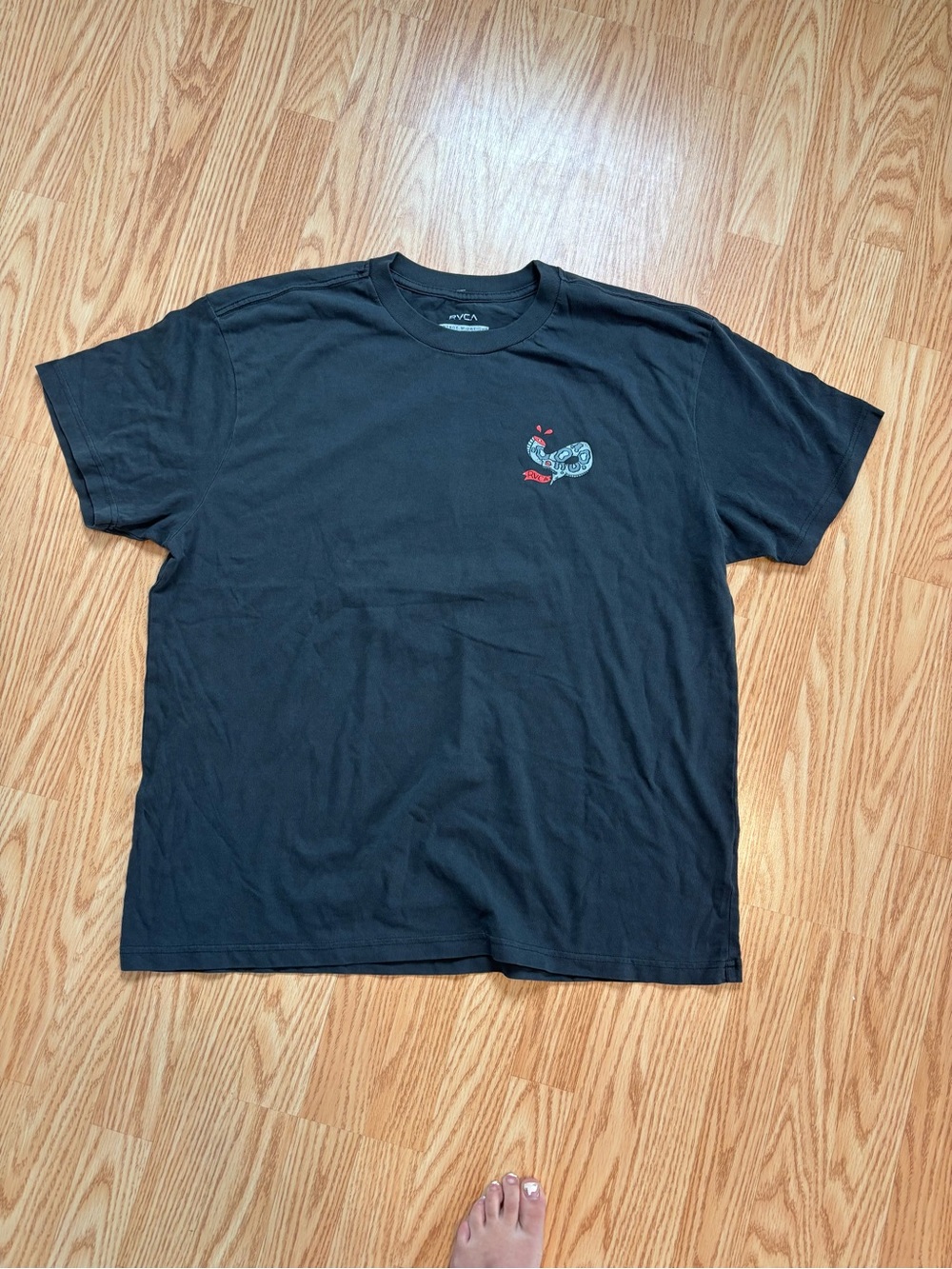 RVCA Men's Black Graphic Logo T-Shirt snake size XXL NWOT